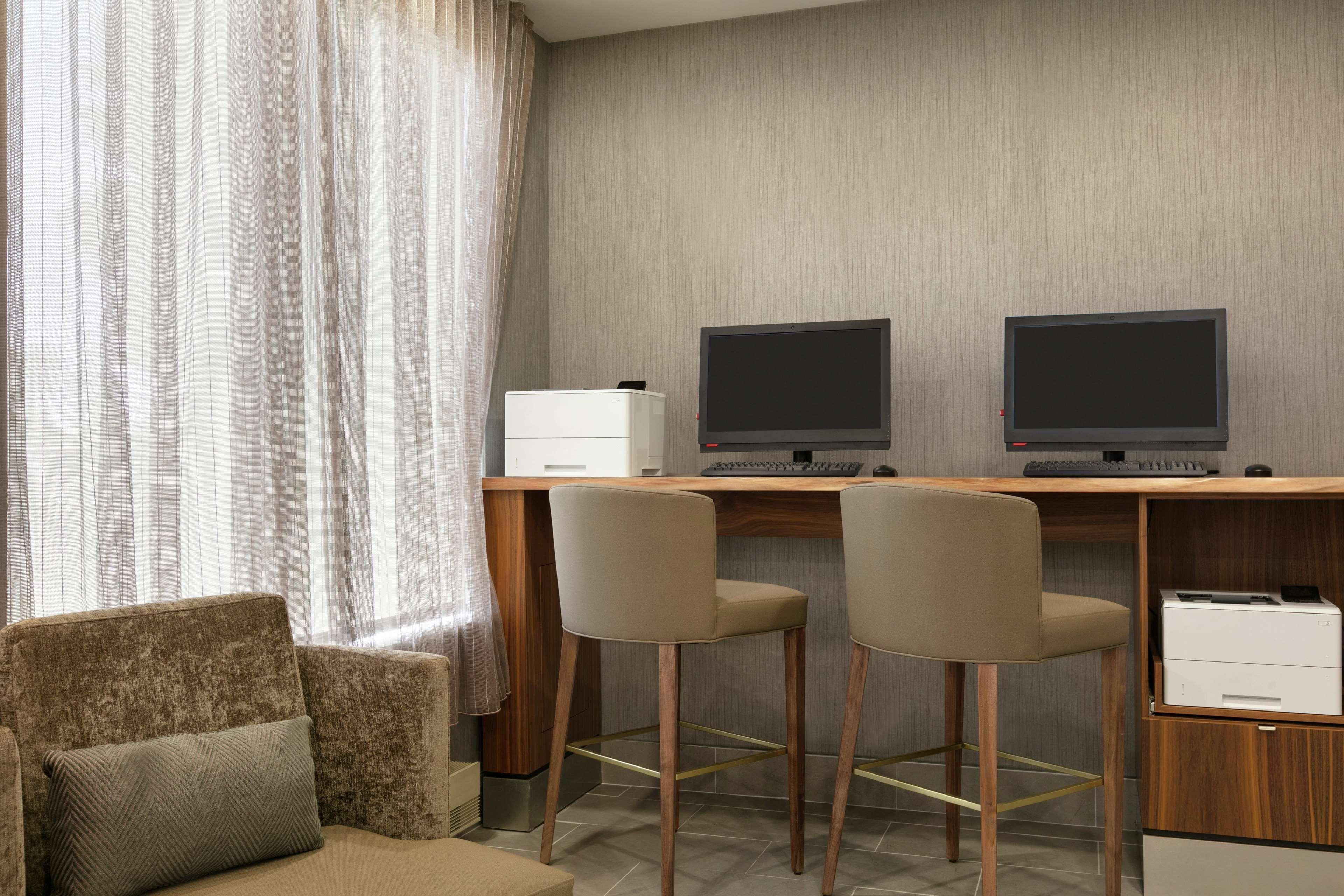 Embassy Suites By Hilton Montreal Airport Pointe-Claire Exterior foto