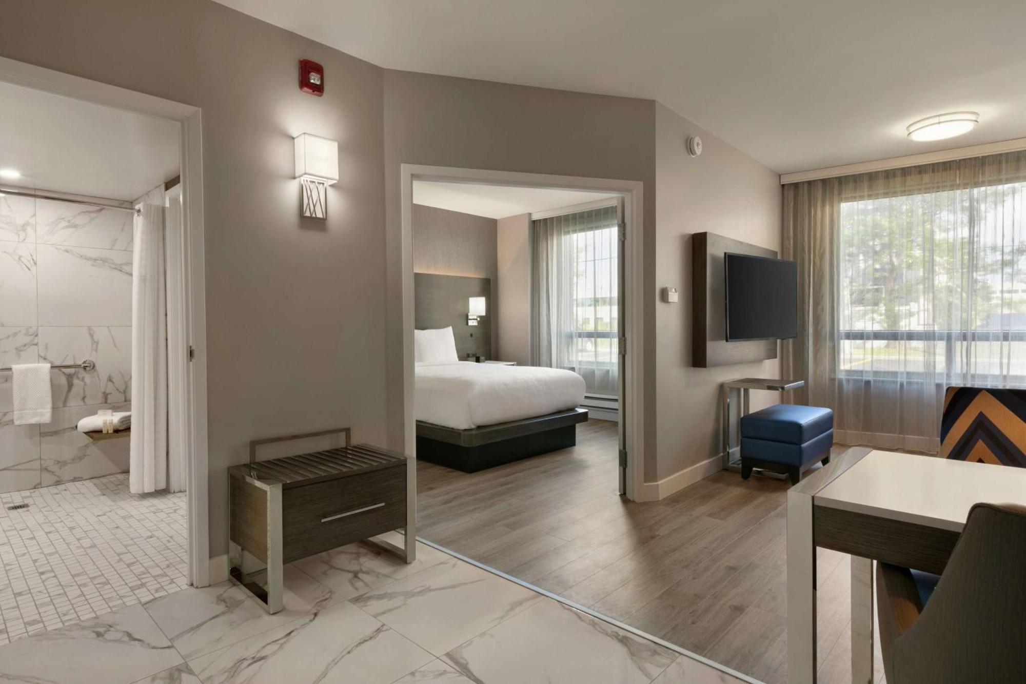 Embassy Suites By Hilton Montreal Airport Pointe-Claire Exterior foto