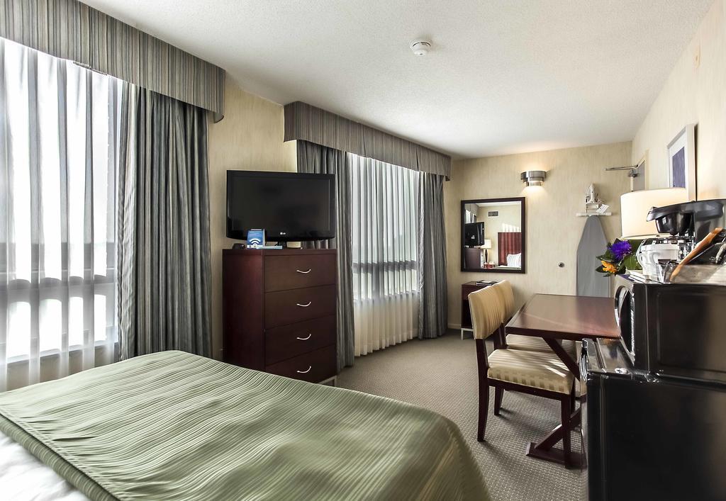 Embassy Suites By Hilton Montreal Airport Pointe-Claire Exterior foto