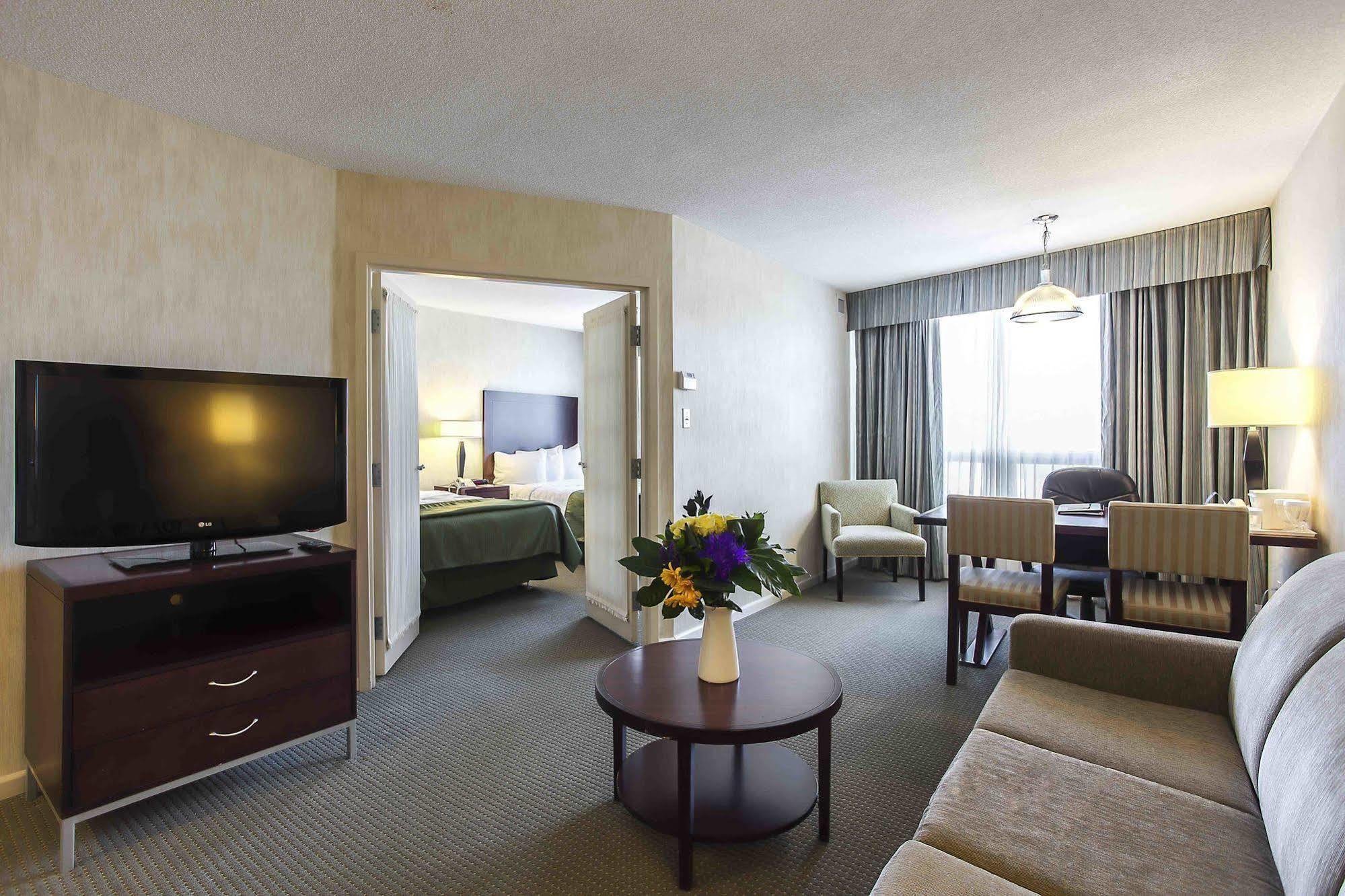 Embassy Suites By Hilton Montreal Airport Pointe-Claire Exterior foto