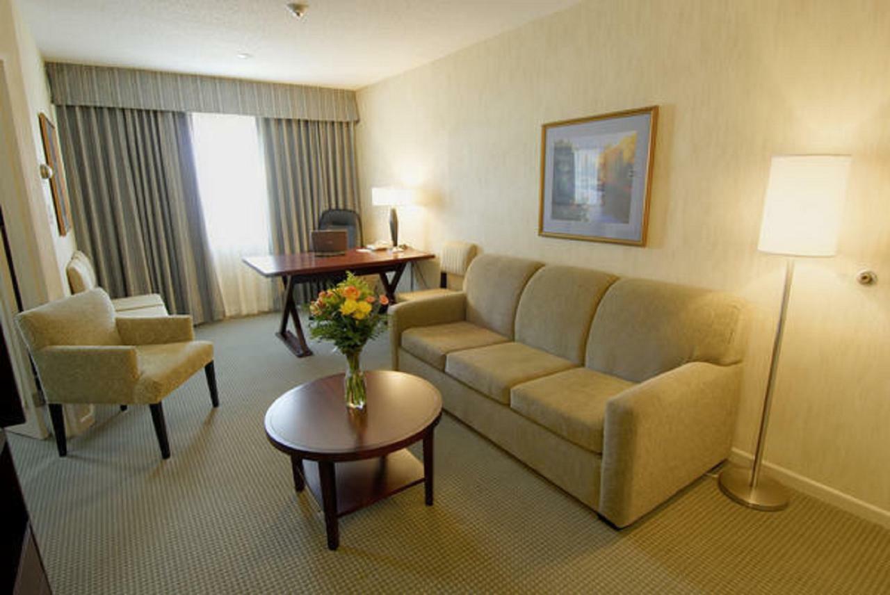 Embassy Suites By Hilton Montreal Airport Pointe-Claire Quarto foto