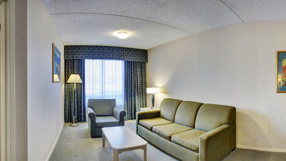 Embassy Suites By Hilton Montreal Airport Pointe-Claire Exterior foto
